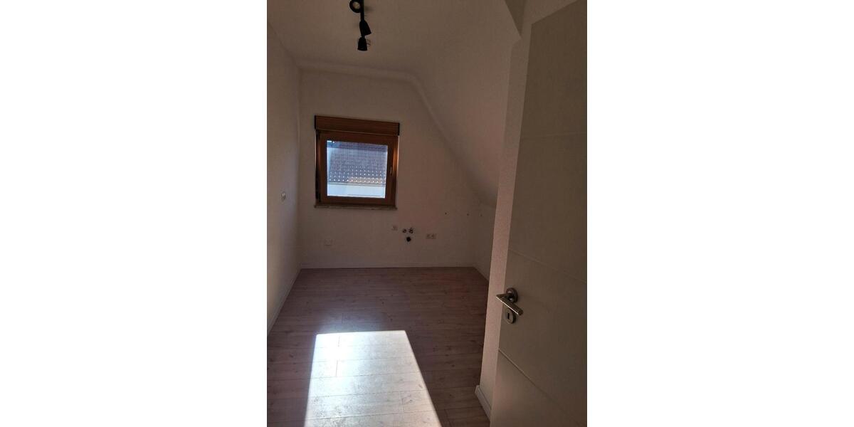 Dachgeschoßwohnung Ludwigshafen am Rhein Mundenheim - 2 Zimmer, 60 m&sup2;, 830&euro; | Angebot:26320358