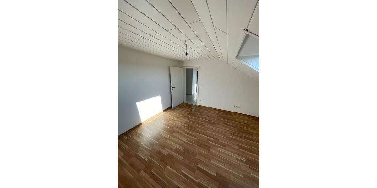 Dachgeschoßwohnung Hockenheim - 3 Zimmer, 77 m&sup2;, 239.000&euro; | Angebot:25396705