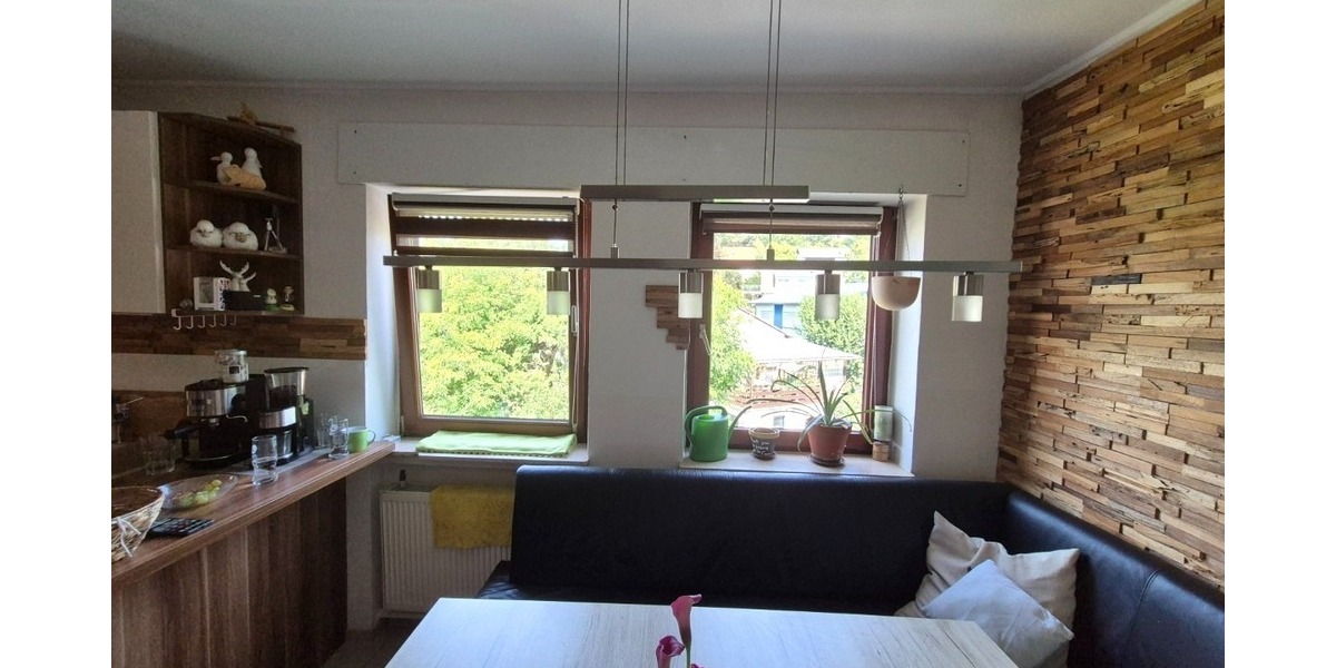 Reserviert 4,5 Zimmer Dachgeschosswohnung mit großem Grundstücksanteil und Carport in Südhessen 4.5 zimmer