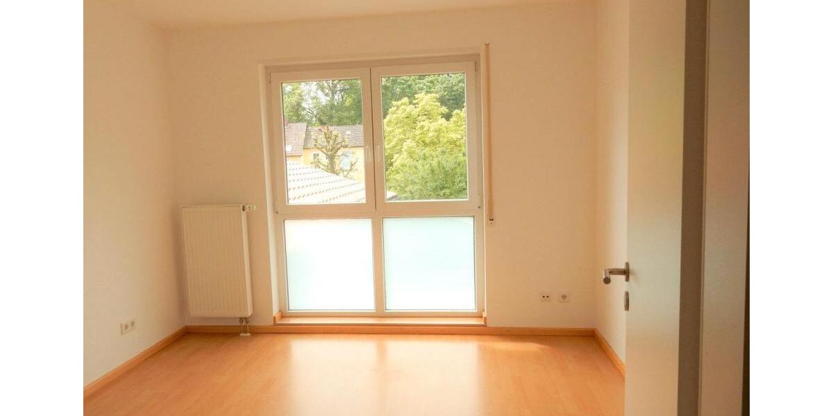 Doppelhaushälfte Schwetzingen - 7 Zimmer, 180 m&sup2;, 2.100&euro; | Angebot:26241969