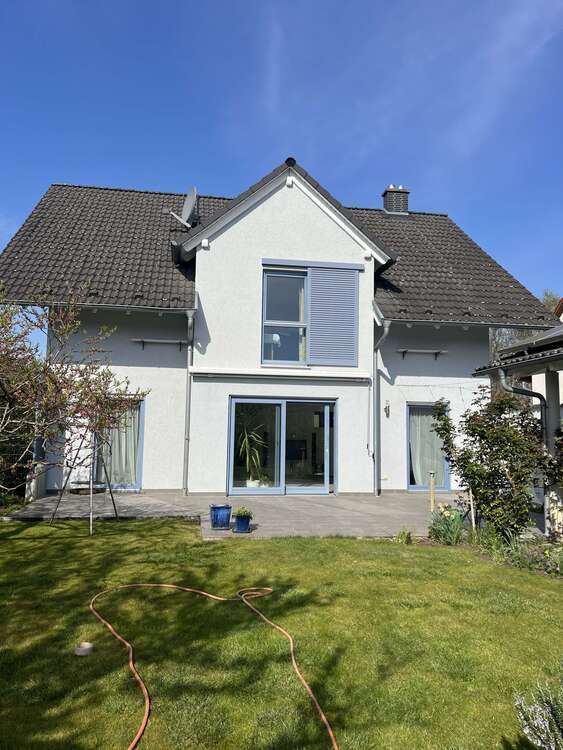 Haus zum Kaufen in Altrip 849.000 € 200 m²