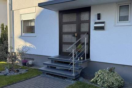 Viernheim: gepflegte Doppelhaushälfte mit kleinem Garten in guter Lage