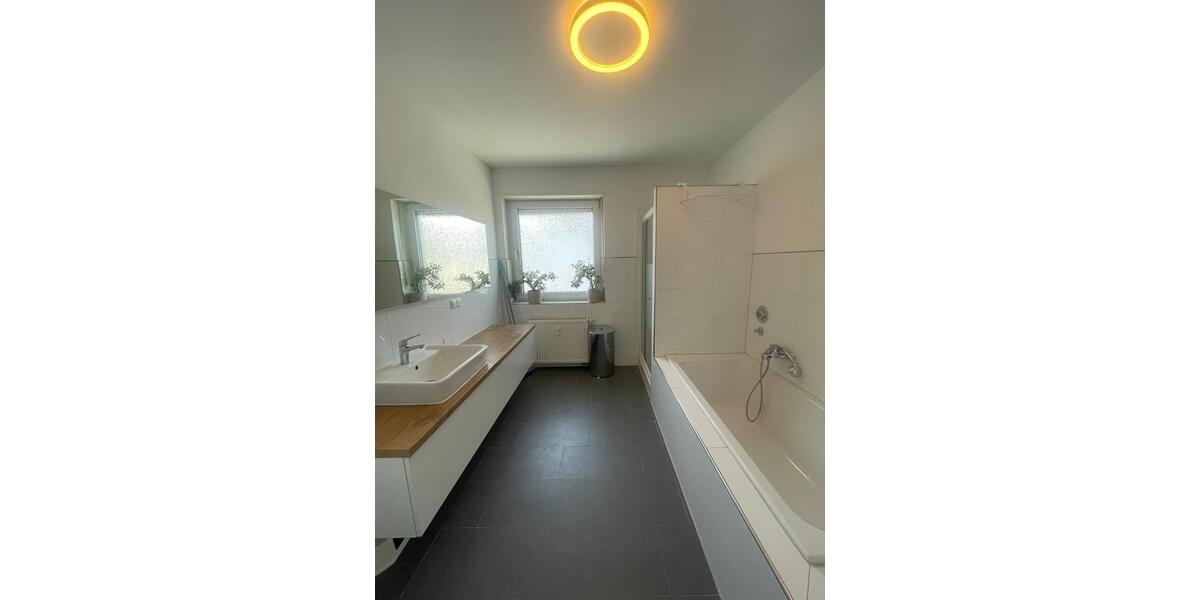 Etagenwohnung Ludwigshafen am Rhein Ludwigshafen-Hemshof - 2 Zimmer, 85 m&sup2;, 1.150&euro; | Angebot:26237346