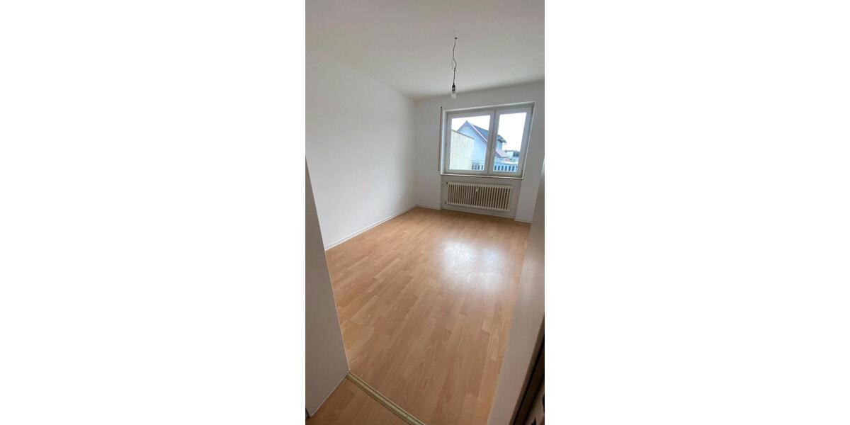 Etagenwohnung Lampertheim - 5 Zimmer, 130 m&sup2;, 1.225&euro; | Angebot:26528265