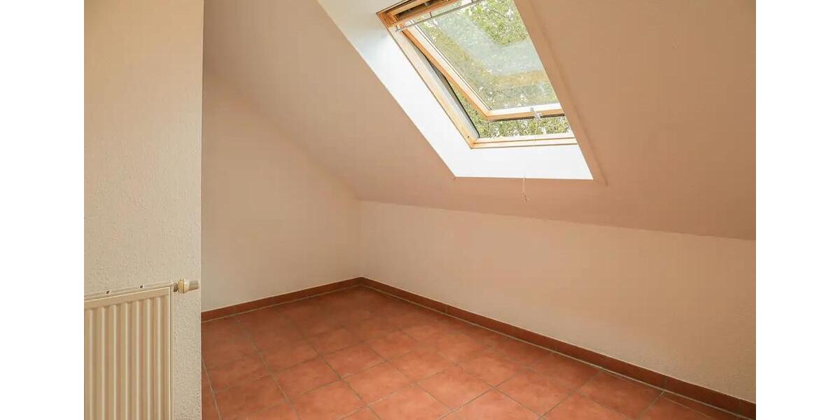 Dachgeschoßwohnung Ludwigshafen am Rhein Mundenheim - 2.5 Zimmer, 75 m&sup2;, 850&euro; | Angebot:26660906