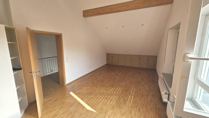 ObjNr:19759 - Attraktives Wohnen im gepflegten EFH mit Garten, Terrasse, Balkon und Garage in LU-Maudach 6.5 zimmer