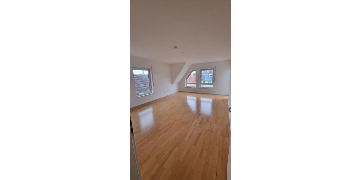 Tolle DG-Wohnung mit 5,5 Zimmern, 2 Balkonen und Einbauküche 5.5 zimmer