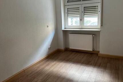 2 Zimmer Wohnung im Erdgeschoß zimmer
