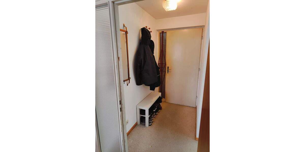 Helle 1- Zi.- Wohnung mit Balkon und 1 Pkw- Stellplatz in der Tiefgarage 1 zimmer