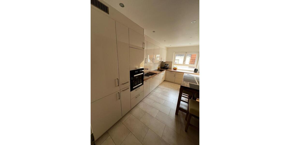 Etagenwohnung Schriesheim - 11 Zimmer, 180 m&sup2;, 2.700&euro; | Angebot:26169768