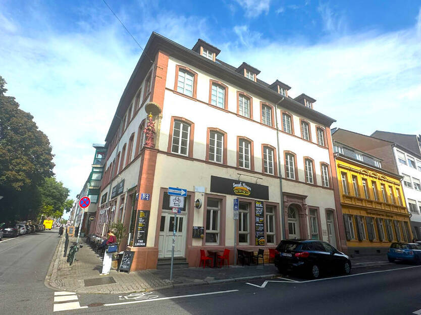GLOBAL INVEST SINSHEIM | Stilvolle 1-Zimmer-Wohnung im Barockhaus am Mannheimer Schillerplatz