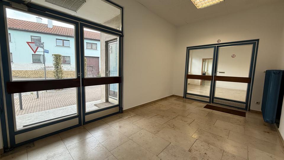 XXL-Gewerbefläche in Östringen – mit LKW-Annahme & großzügigem Parkplatz zimmer