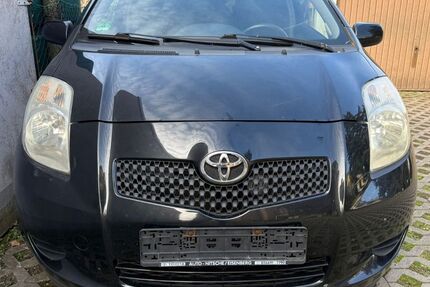 Toyota Yaris 230.000 km 2.100 &euro; Mannheim 68239
