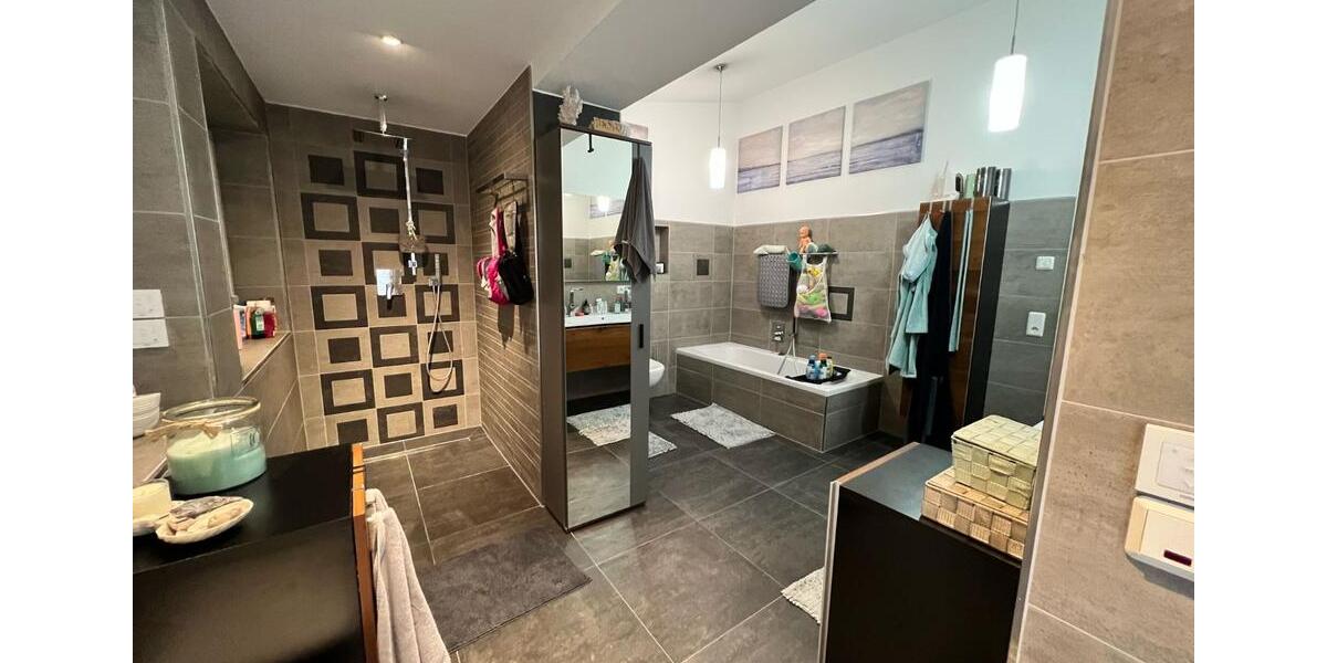 Doppelhaushälfte Eberbach - 8 Zimmer, 254 m&sup2;, 580.000&euro; | Angebot:24769261