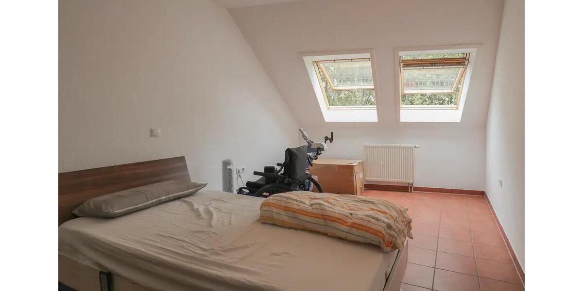 Dachgeschoßwohnung Ludwigshafen am Rhein Mundenheim - 2.5 Zimmer, 75 m&sup2;, 850&euro; | Angebot:26660906
