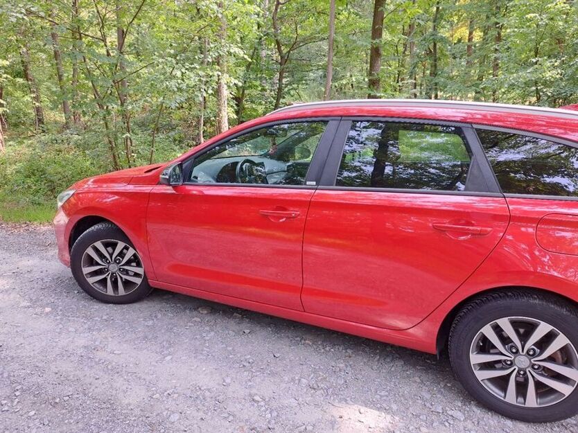 i30
