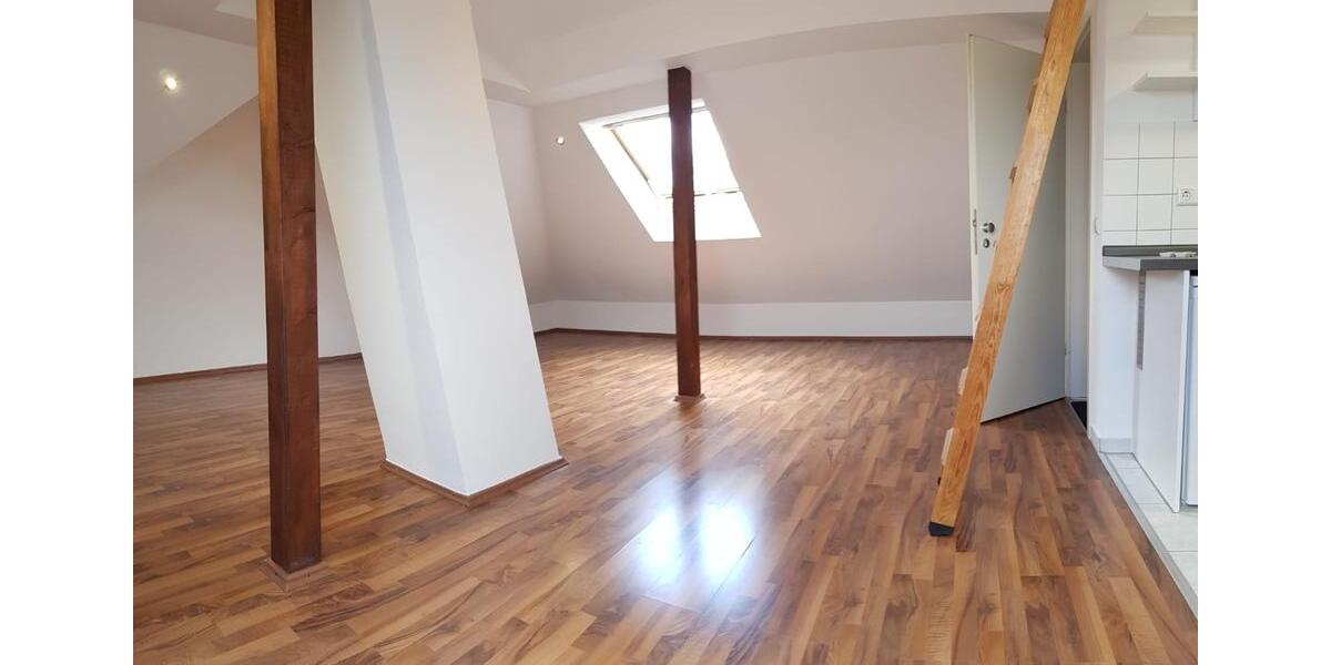 Renovierte, sehr gut angebundene 1-Zi. DG-Wohnung mit EBK 1 zimmer