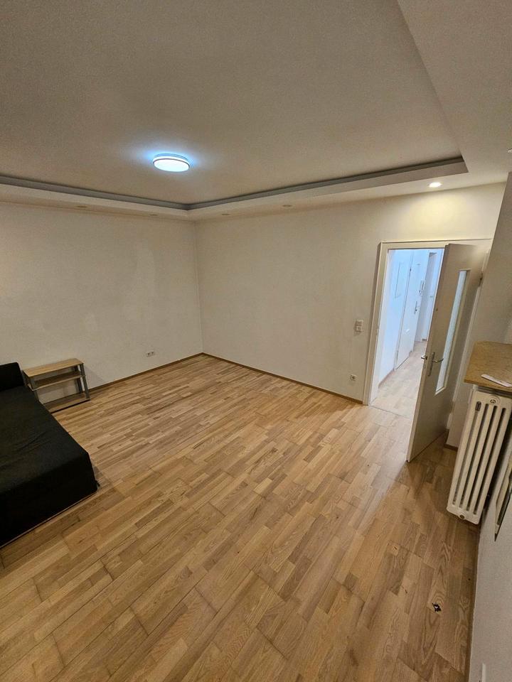1 Zimmer Kuche Bad Balkon