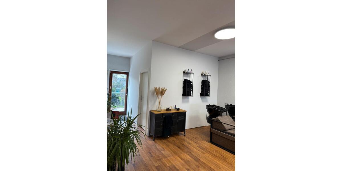 Raum zu vermieten im Friseursalon zimmer