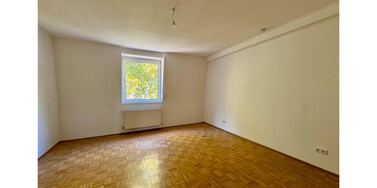 Freundliche, modernisierte 4-Raum Mansardenwohnung in Neuostheim 4 zimmer