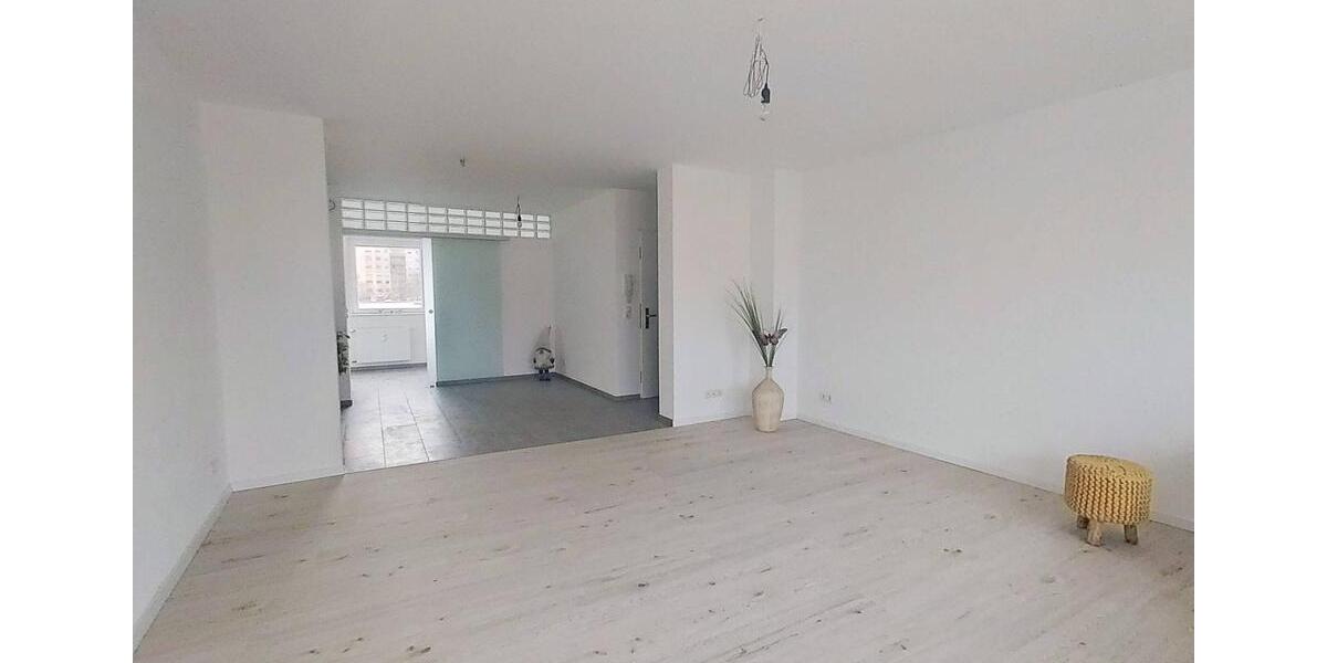 **Frisch modernisiert: Schicke und intelligent geschnittene 3-Zimmer-Wohnung mit BALKON** 3 zimmer