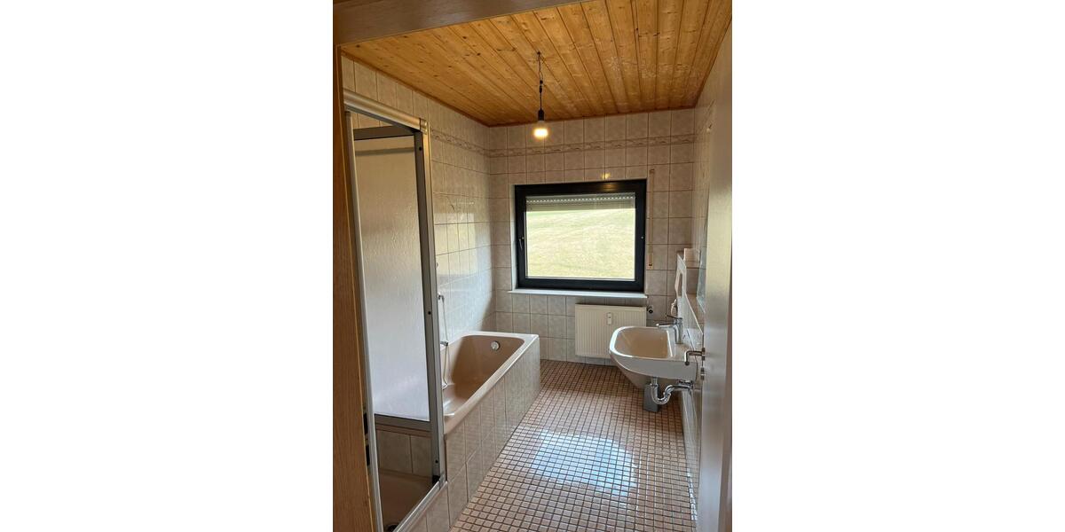 Dachgeschoßwohnung Abtsteinach - 3 Zimmer, 106 m&sup2;, 850&euro; | Angebot:26395156