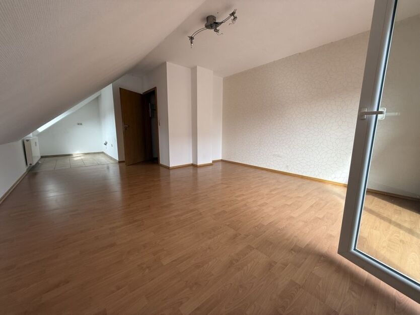 Provisionsfrei* Gemütliche 2-Zimmer DG-Wohnung in Eppingen