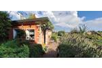 Helle attraktive Dachgeschoss-Wohnung mit Balkon, Garten & PKW Stellplatz in ruhiger Wohnlage !