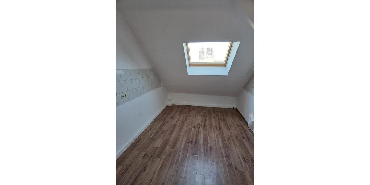 4 ZKB Dachgeschosswohnung in Lu Nord, WG geeignet 4 zimmer