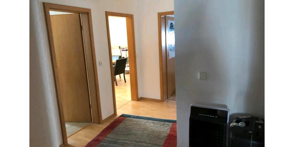 Helle Dachgeschosswohnung mit Balkon und Top-Ausstattung – ab 01. 3 zimmer