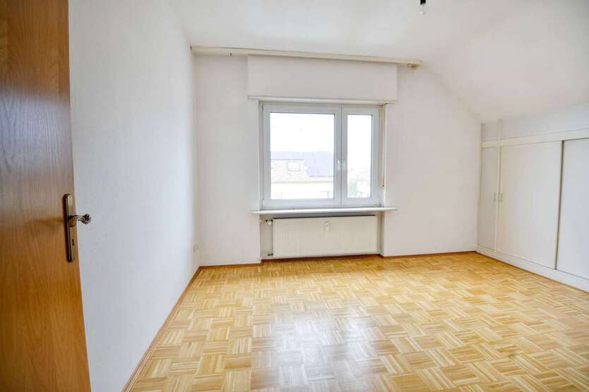 3 ZKB DG & 2 ZKB Souterrain Whg Sofort beziehbar Garage & 2 Stellplätze inkl 5 zimmer