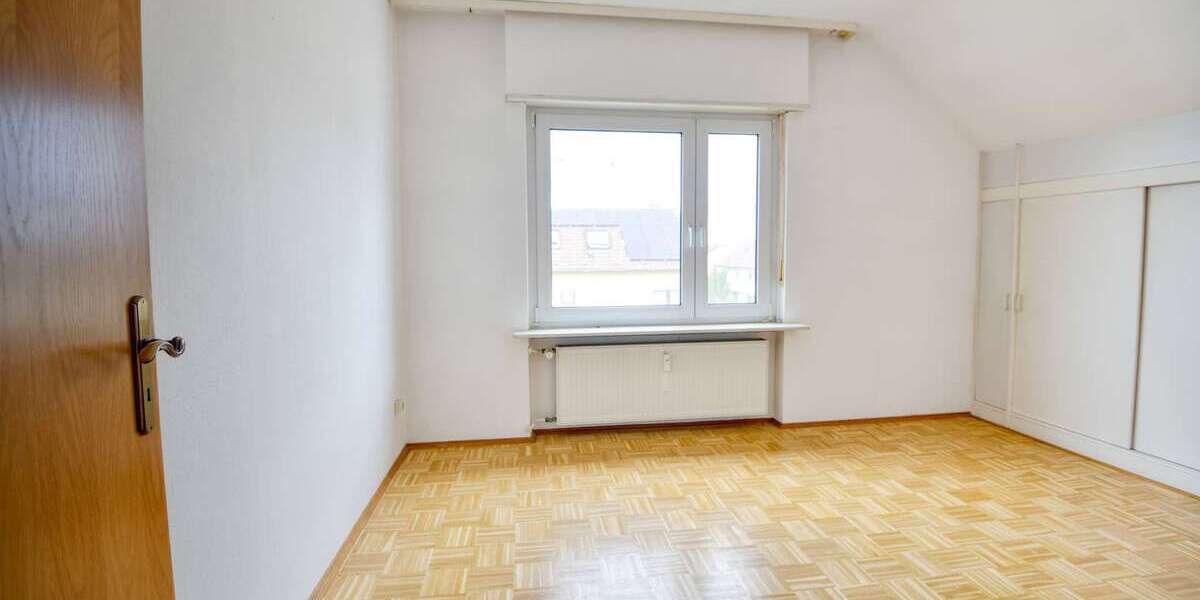 3 ZKB DG & 2 ZKB Souterrain Whg Sofort beziehbar Garage & 2 Stellplätze inkl - Etagenwohnung Neuhofen | Angebot:22649166