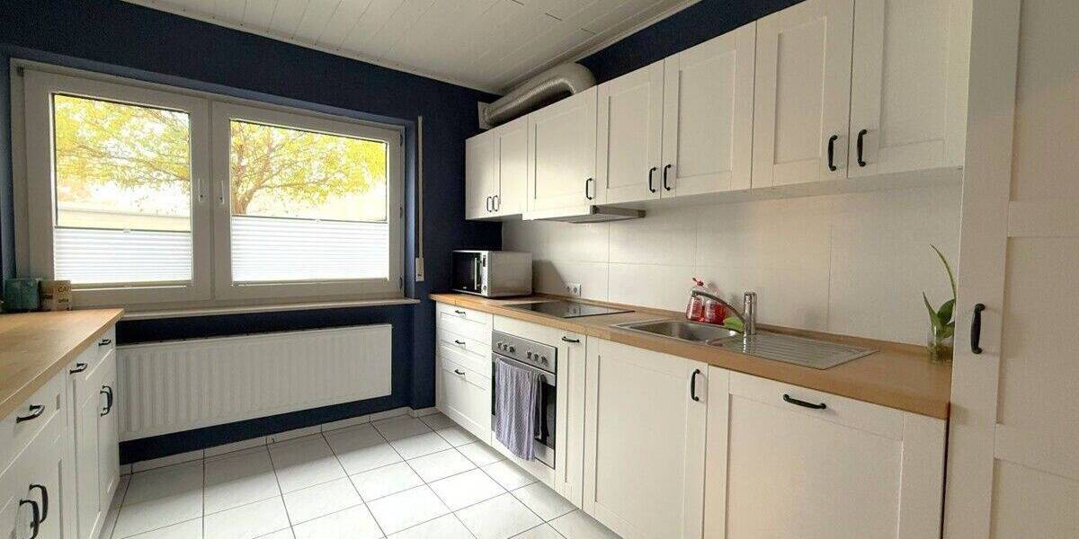 BLICK INS GRÜNE! SOFORTBEZUG! GROßES EINFAMILIENHAUS (REIHE) MIT GARTEN UND GARAGE! 7 zimmer