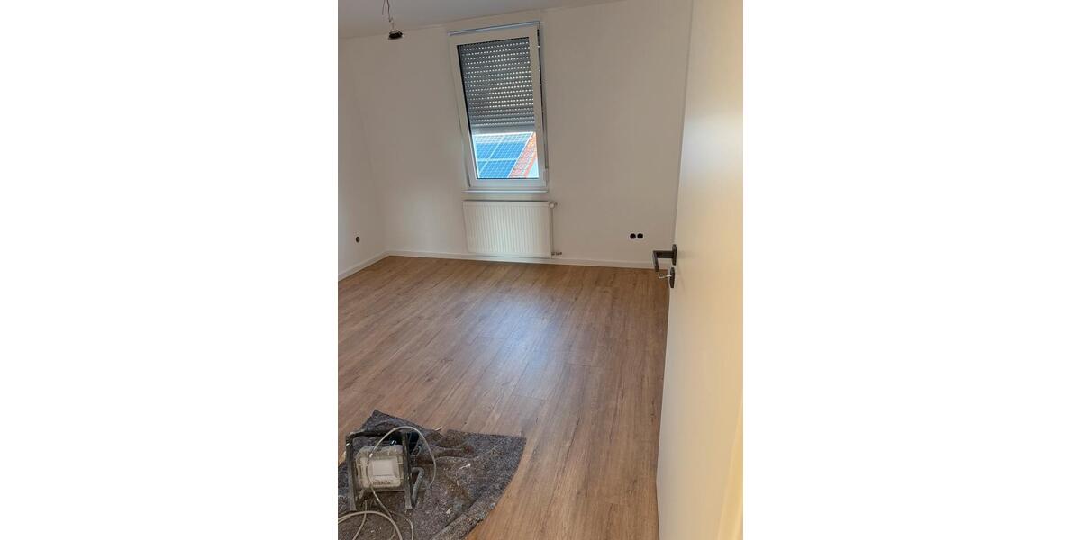 Hochparterre Hockenheim - 4 Zimmer, 100 m&sup2;, 1.380&euro; | Angebot:25841328