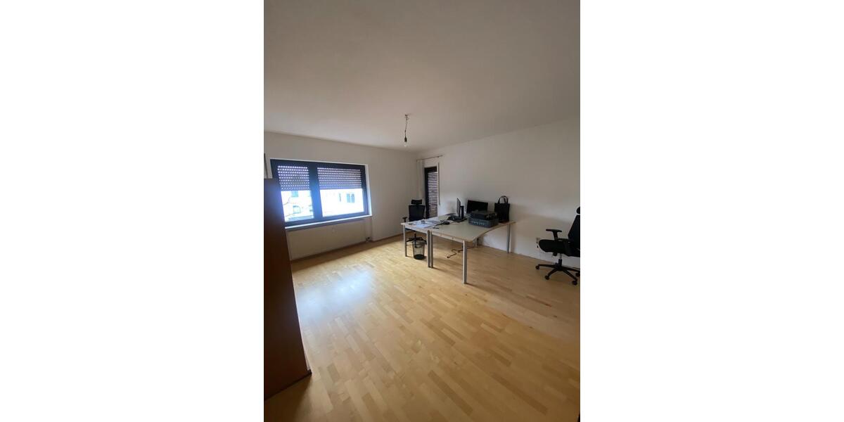 Etagenwohnung Mannheim Rheinau - 4 Zimmer, 180 m&sup2;, 1.800&euro; | Angebot:26420788