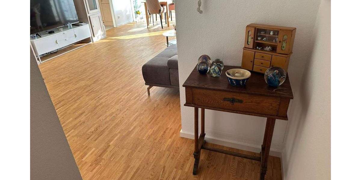 Attraktive 4 ZKB Wohnung mit Gäste WC und Tiefgarage - provisionsfrei 4 zimmer