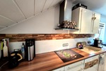 Helle 4,5 Zimmer Dachgeschoßwohnung mit großem Grundstücksanteil und Carport in Südhessen
