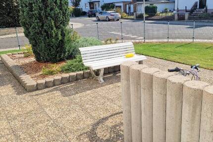 Gepflegtes Mehrfamilienhaus mit Balkonen und Stellplätzen 2 zimmer