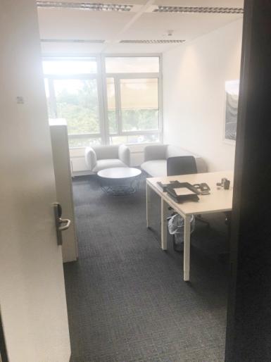 Helles 3-Arbeitsplatz-Büroraum mit Tageslicht in Mannheim Oststadt – flexibel zimmer