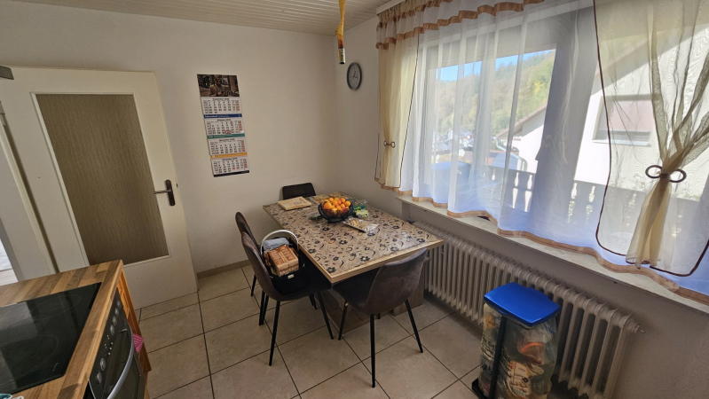 ObjNr:19765 - Sehr gepflegtes 3-Fam. Haus mit Garage, Terrasse und Balkon in Gorxheimertal 8.5 zimmer