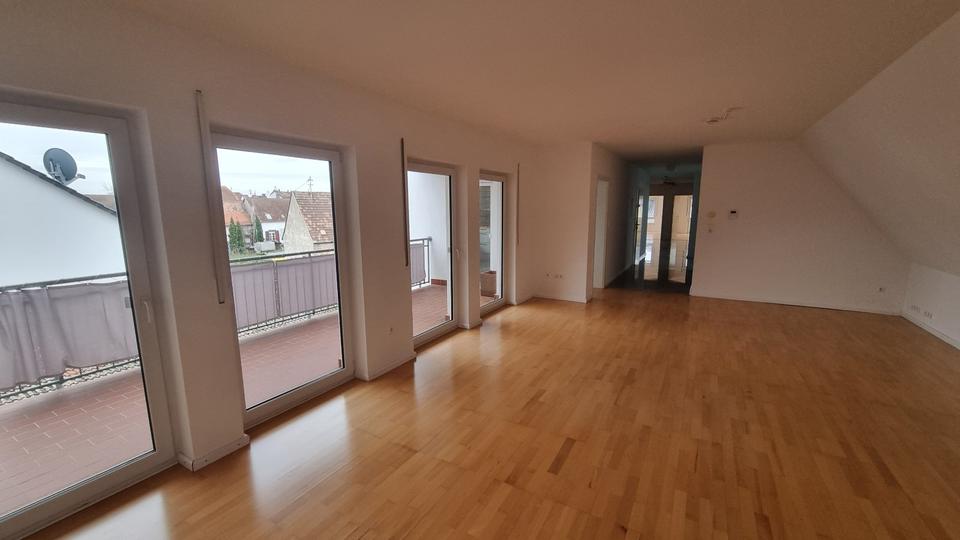 Tolle DG-Wohnung mit 5,5 Zimmern, 2 Balkonen und Einbauküche 5.5 zimmer