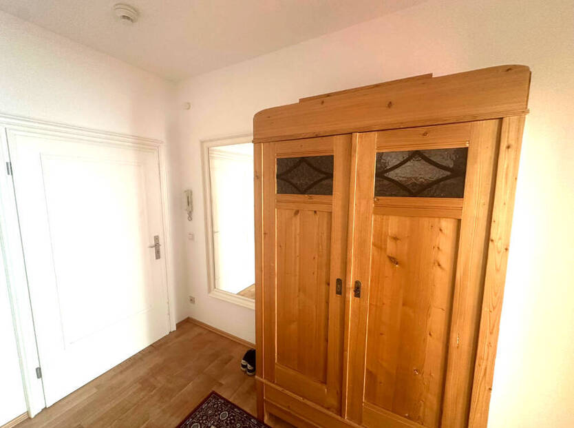 GLOBAL INVEST SINSHEIM | Stilvolle 1-Zimmer-Wohnung im Barockhaus am Mannheimer Schillerplatz