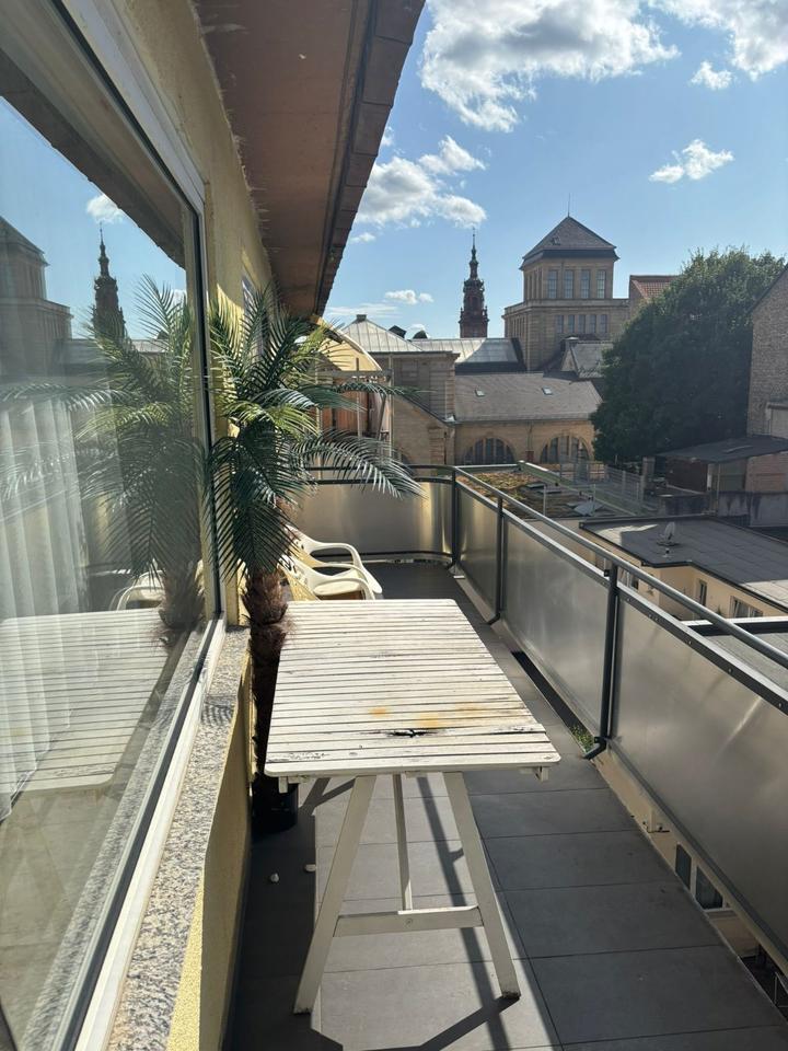 Helle 1,5 -Zimmer-Wohnung mit Wohnküche und großem Balkon