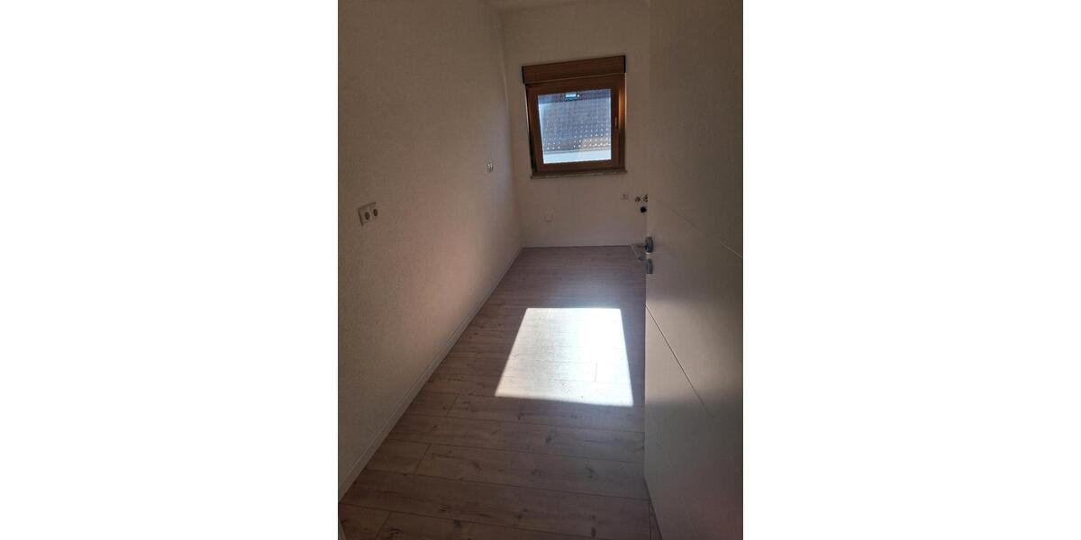 Dachgeschoßwohnung Ludwigshafen am Rhein Mundenheim - 2 Zimmer, 60 m&sup2;, 830&euro; | Angebot:26320358