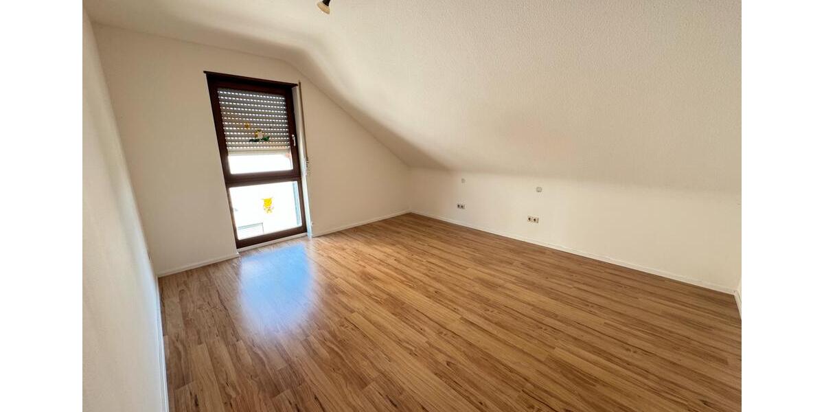 Charmante Dachgeschosswohnung in Hirschberg an der Bergstraße 3.5 zimmer