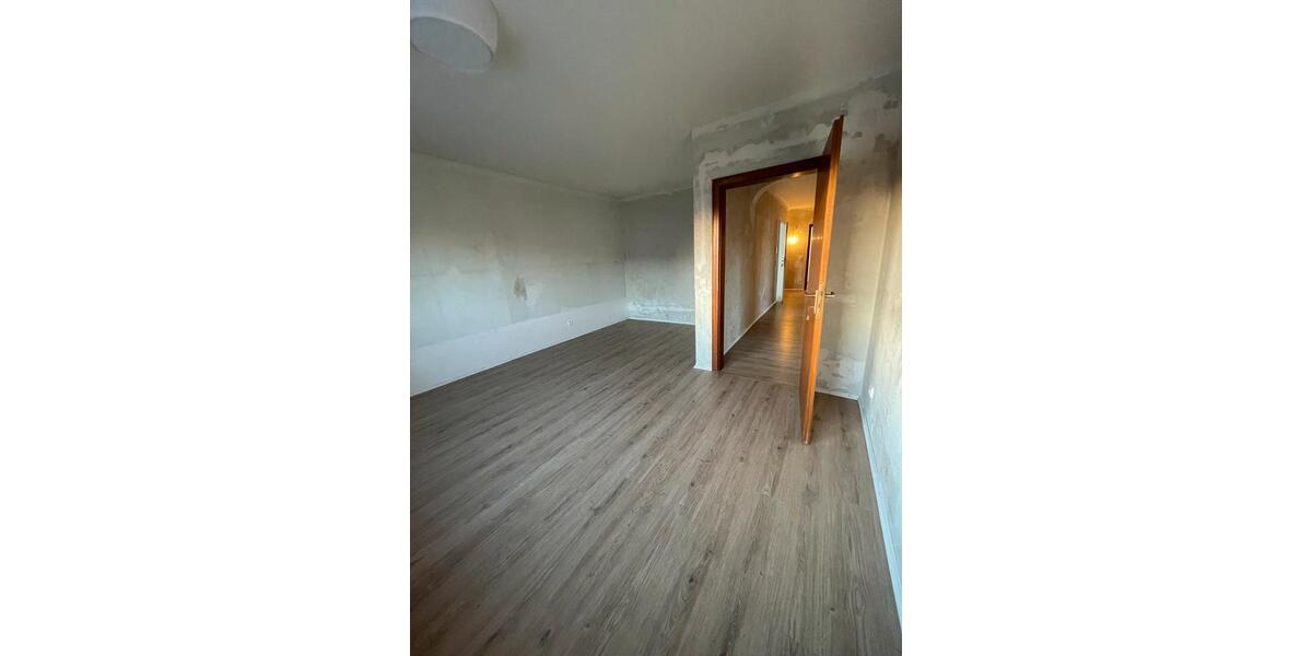 Etagenwohnung Ludwigshafen am Rhein Ludwigshafen-Hemshof - 3 Zimmer, 95 m&sup2;, 1.350&euro; | Angebot:25236357