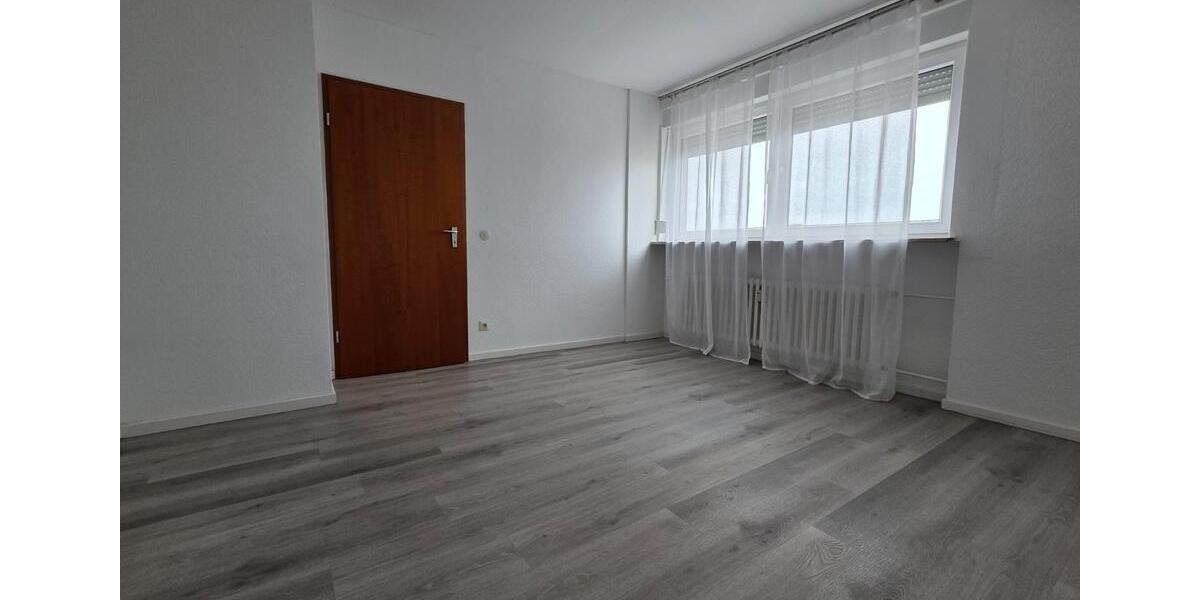 Dachgeschoßwohnung Waldsee - 4 Zimmer, 121 m&sup2;, 1.000&euro; | Angebot:25419330