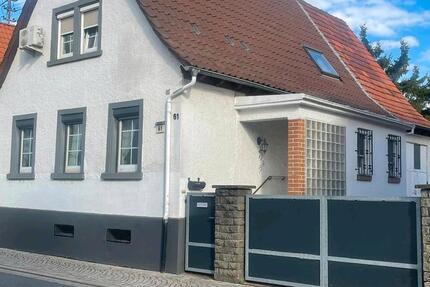 Einfamilienhaus mit Scheune und großem Garten in bester Lage