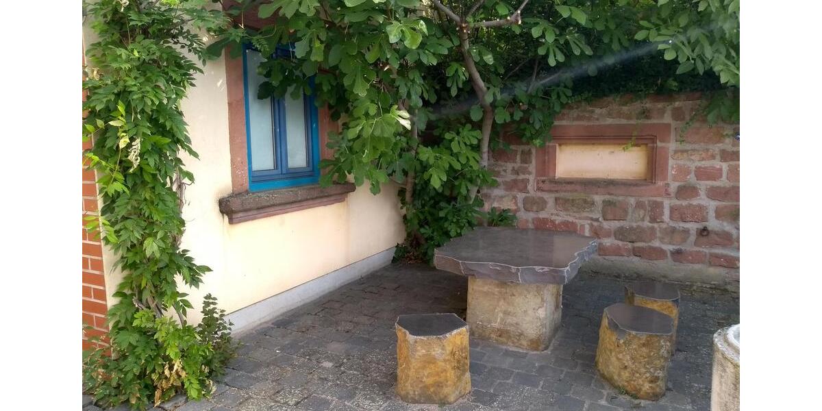 71m² hochwertige vollmöblierte Maisonette-Wohnung mit Einbauküche, Balkon, Kamin und Galerie 2 zimmer