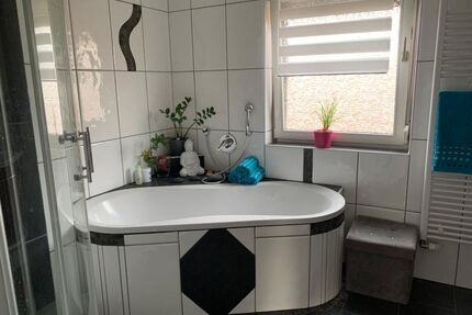 Provisionsfrei* Schöne Eigentumswohnung mit großem Gartenanteil und Ausbaureserve